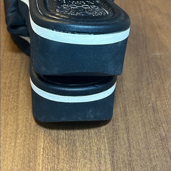 Vince Camuto Slides **LAST CHANCE CLOSING 10/16/25*** - Picture 4 of 4